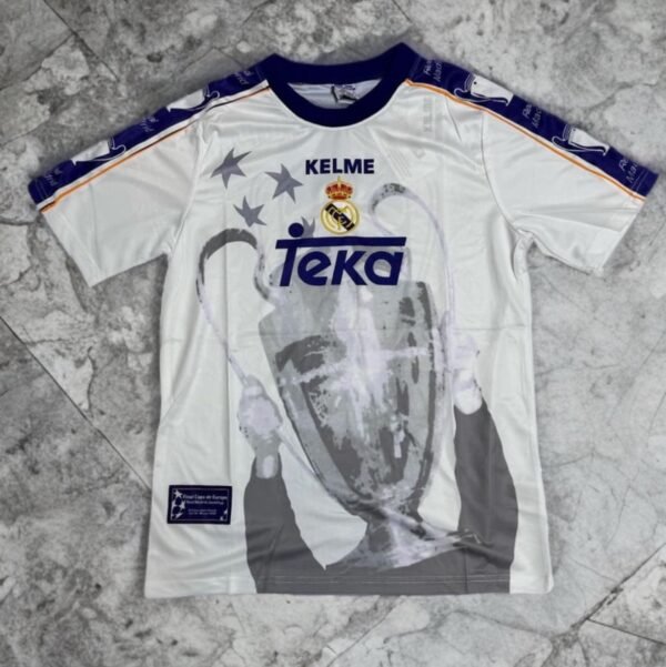 REAL MADRID 1997-1998
VINTAGE SIGNED JERSEY [ID: D 1]