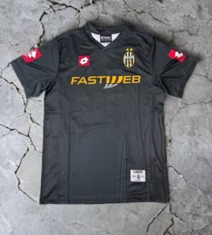 JUVENTUS AWAY JERSEY
VINTAGE EDITION
2001-2002 [ID: W 3]